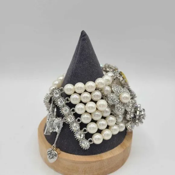 Betsey Johnson Stunning Clear Crystal Flower Pearl Bracelet NWOT! - Picture 7 of 14